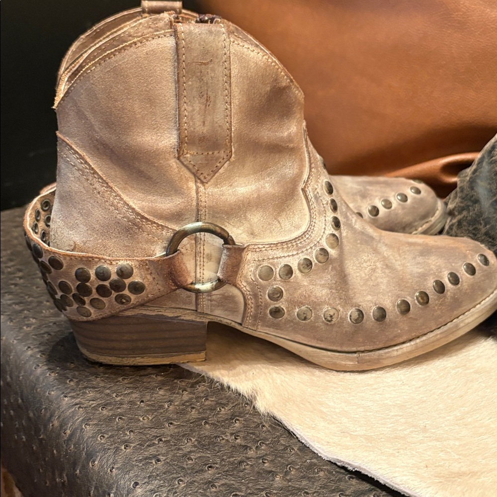 CIRCLE G WOMEN'S HARNESS & STUDS BOOTIES - ROUND TOE - Picture 9 of 14